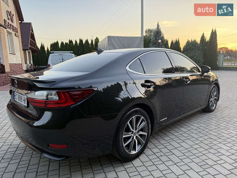 Седан Lexus ES 2016 в Львове
