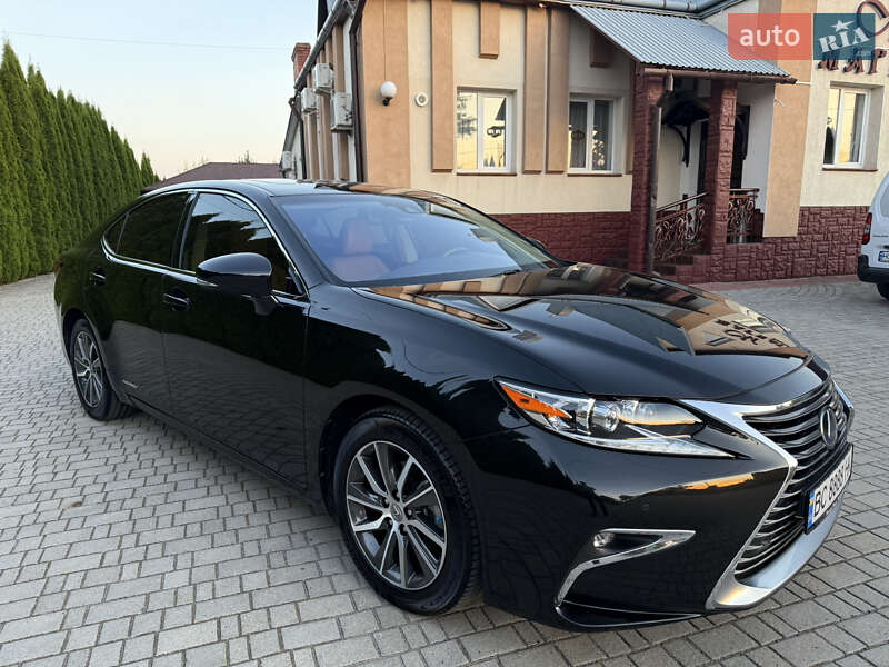 Седан Lexus ES 2016 в Львове