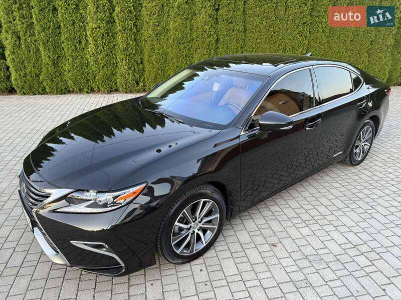 Седан Lexus ES 2016 в Львове
