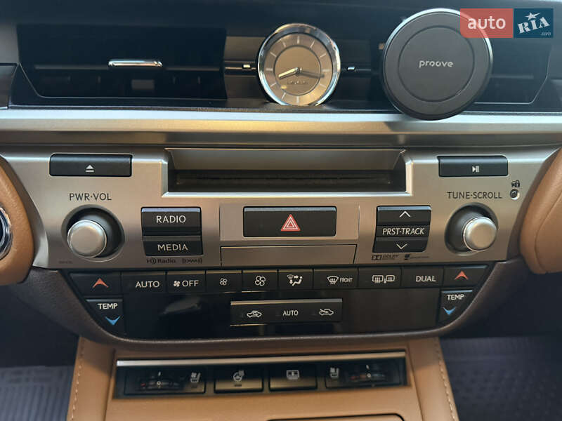 Седан Lexus ES 2016 в Львове