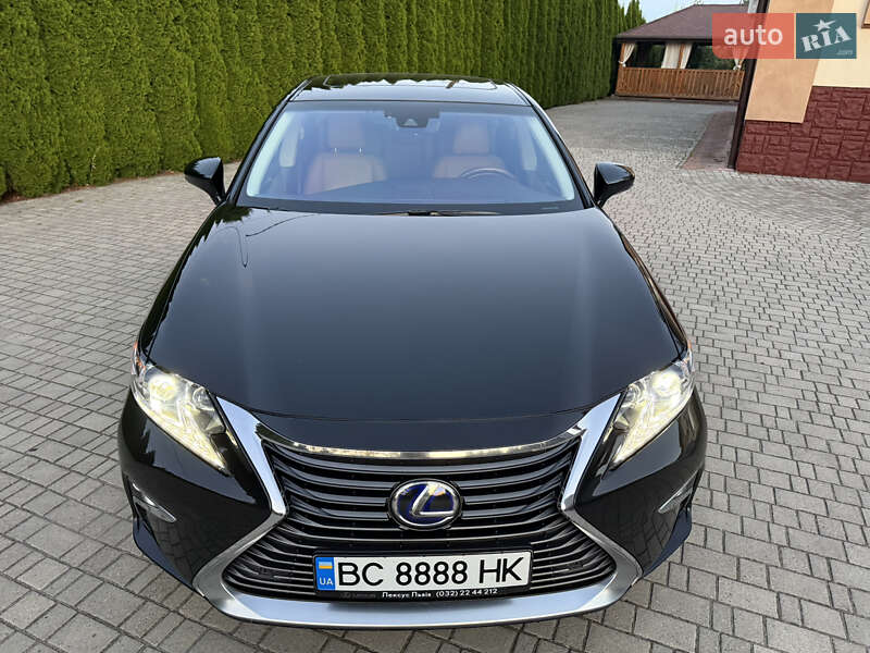 Седан Lexus ES 2016 в Львове