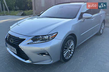 Седан Lexus ES 2015 в Тернополі