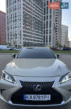 Lexus ES 2020
