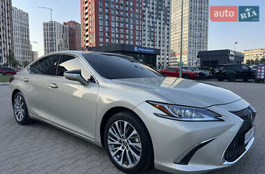 Седан Lexus ES 2020 в 