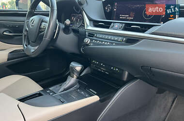 Седан Lexus ES 2020 в 