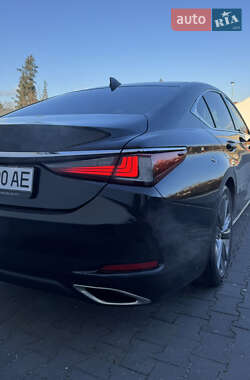 Седан Lexus ES 2019 в 