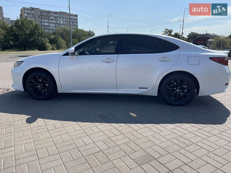 Седан Lexus ES 2013 в Тетиеве