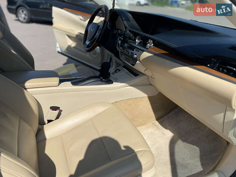 Седан Lexus ES 2013 в Тетиеве