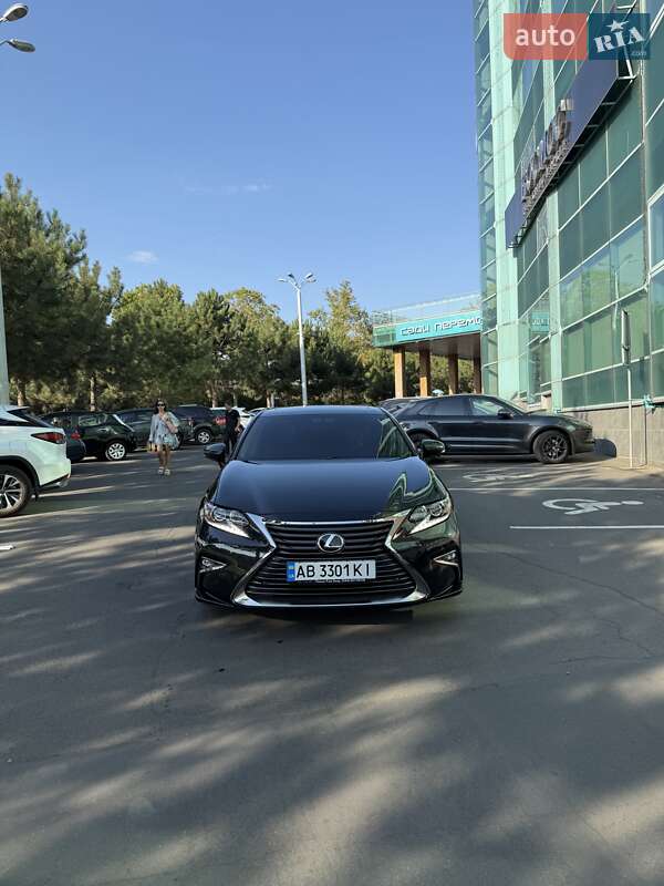 Седан Lexus ES 2016 в Одесі