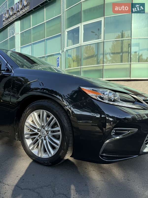 Седан Lexus ES 2016 в Одесі