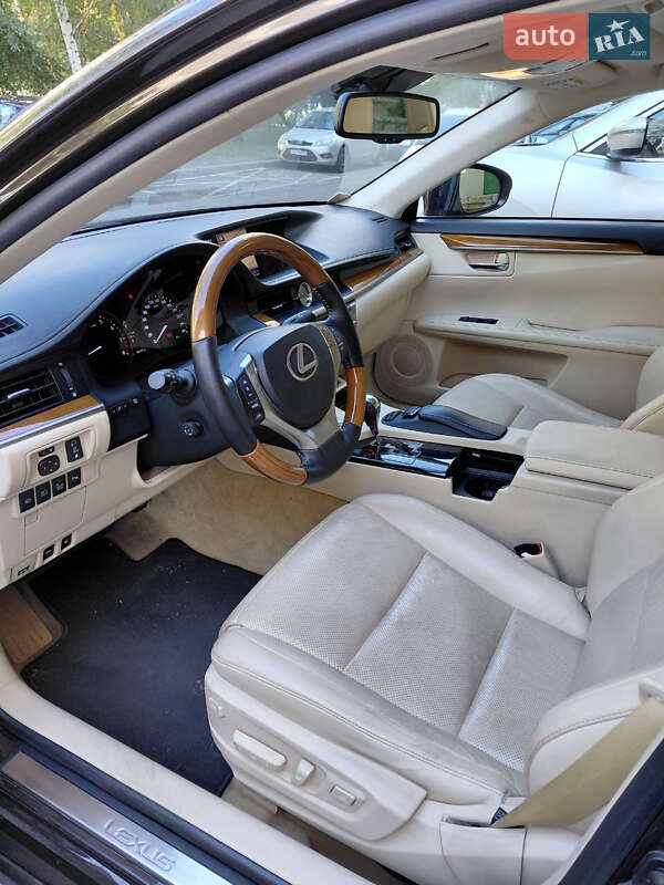 Седан Lexus ES 2012 в Києві