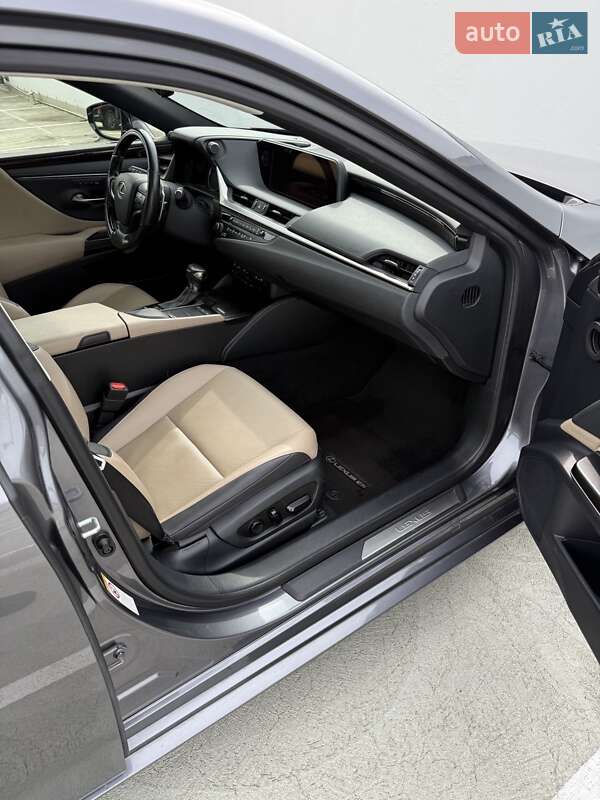 Седан Lexus ES 2019 в Киеве