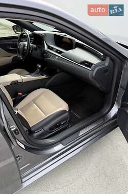 Седан Lexus ES 2019 в 