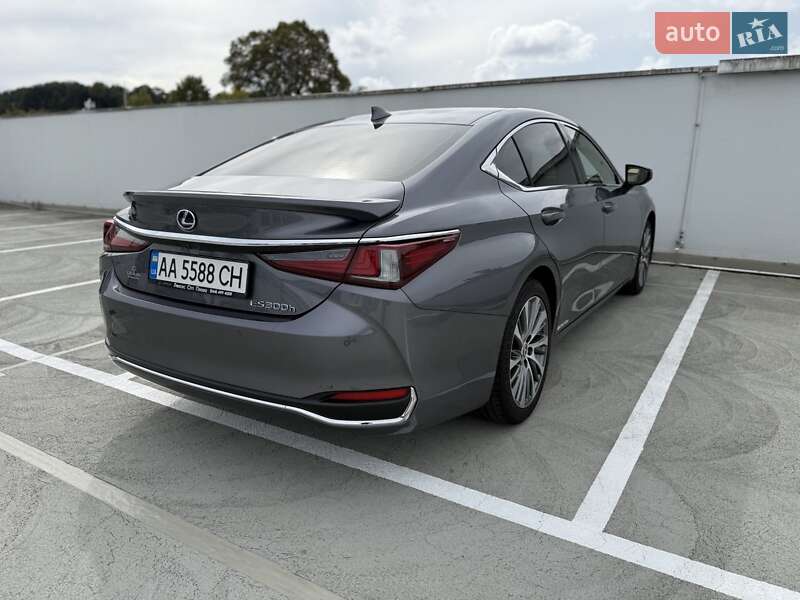 Седан Lexus ES 2019 в Киеве