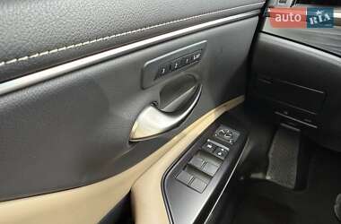 Седан Lexus ES 2019 в 