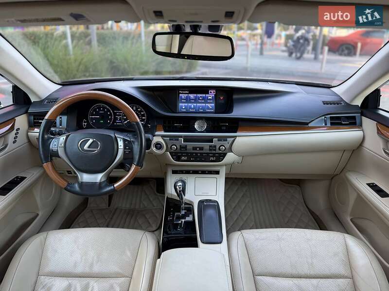 Седан Lexus ES 2013 в Киеве