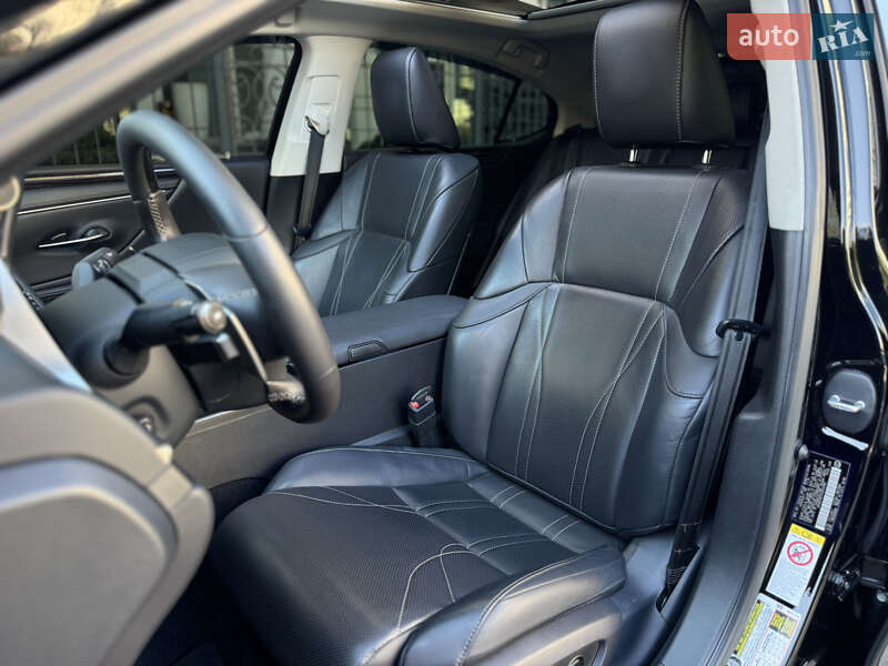 Седан Lexus ES 2018 в Києві