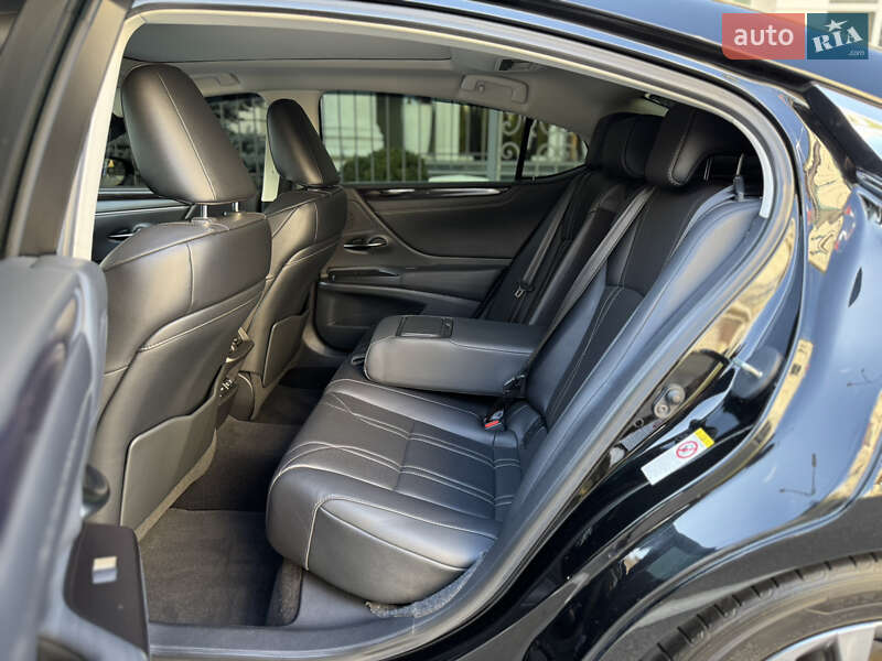 Седан Lexus ES 2018 в Києві