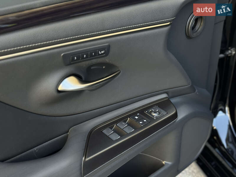 Седан Lexus ES 2018 в Києві