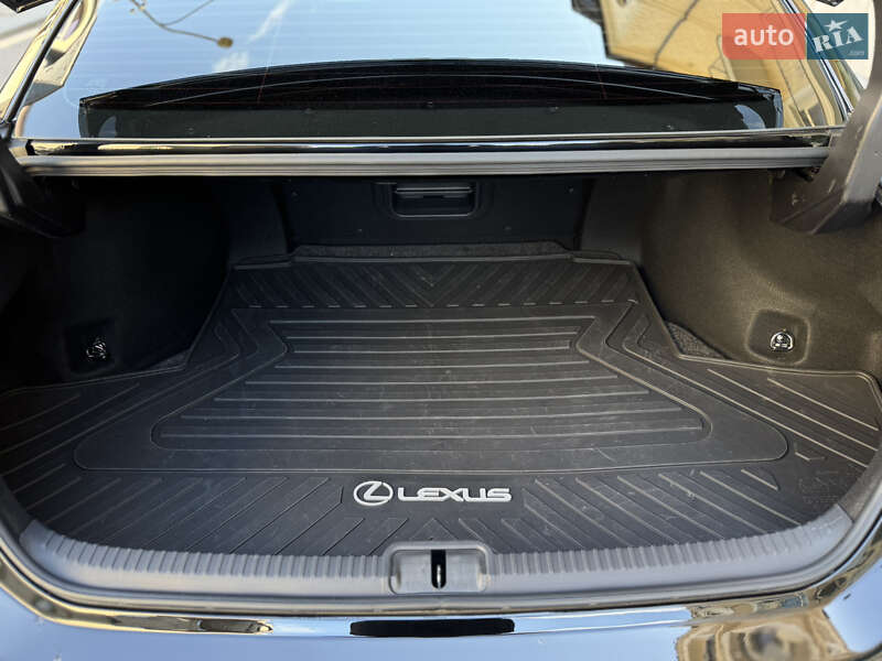 Седан Lexus ES 2018 в Києві