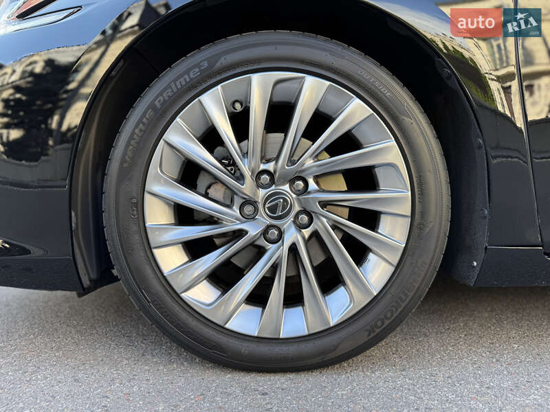 Седан Lexus ES 2018 в Києві