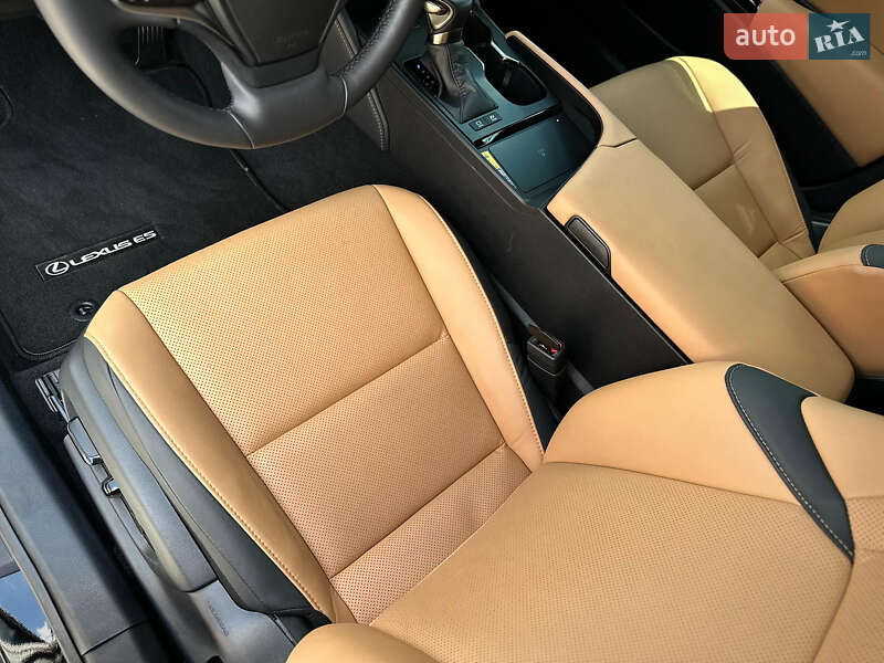 Седан Lexus ES 2024 в Киеве
