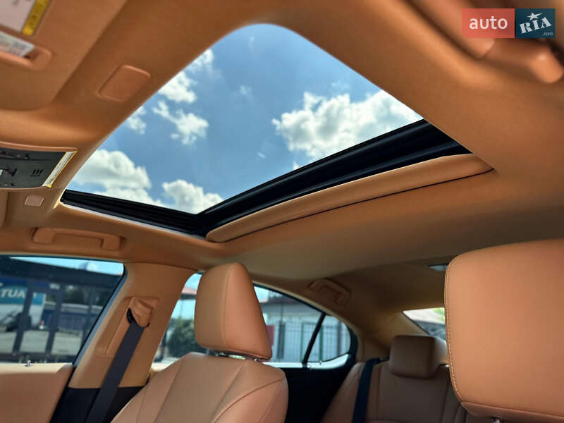 Седан Lexus ES 2024 в Киеве