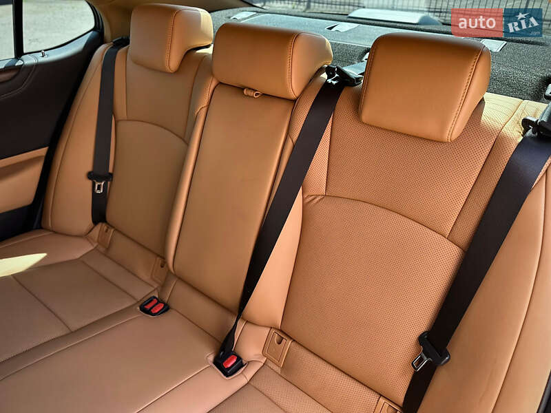 Седан Lexus ES 2024 в Киеве