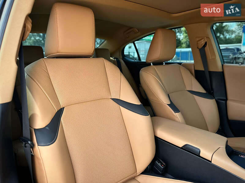 Седан Lexus ES 2024 в Киеве