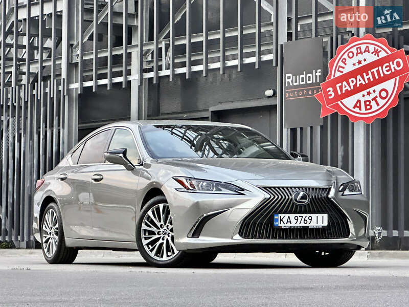 Lexus ES 2021