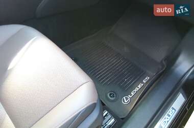 Седан Lexus ES 2021 в 