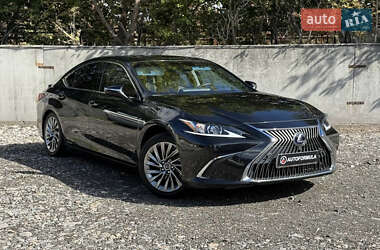 Седан Lexus ES 2018 в Киеве