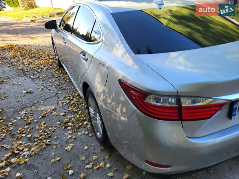 Седан Lexus ES 2014 в Киеве