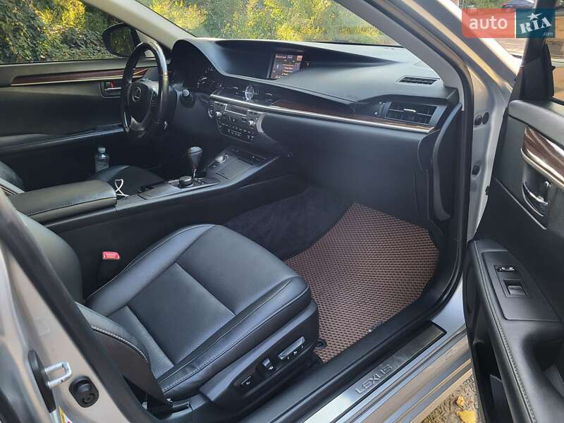 Седан Lexus ES 2014 в Киеве