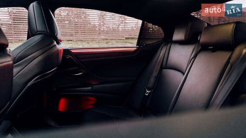 Седан Lexus ES 2019 в Києві