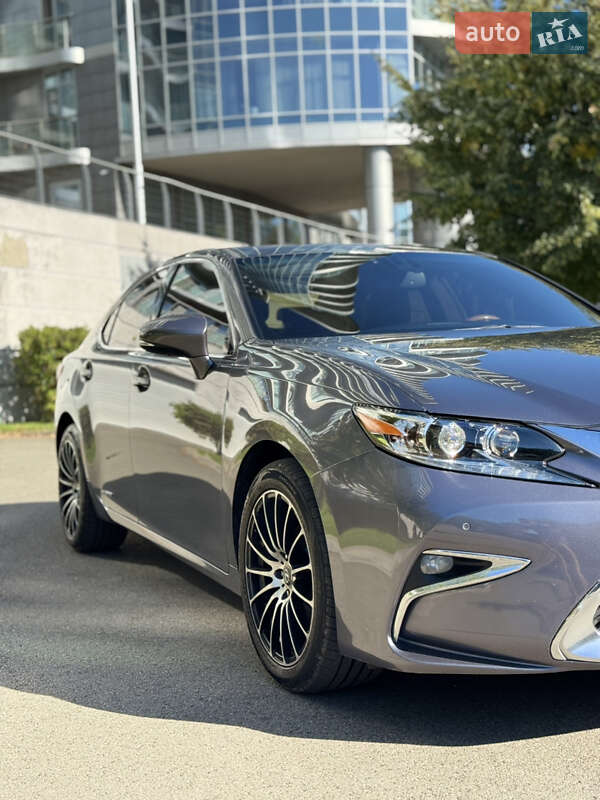 Седан Lexus ES 2014 в Киеве