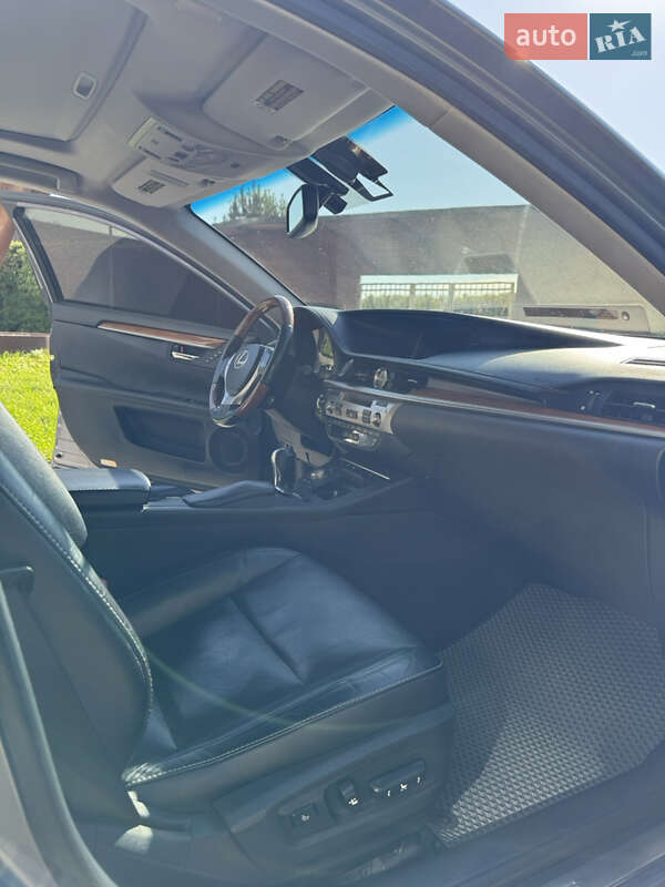 Седан Lexus ES 2014 в Киеве