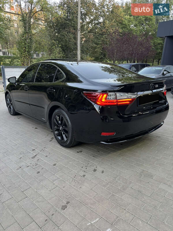 Седан Lexus ES 2013 в Киеве