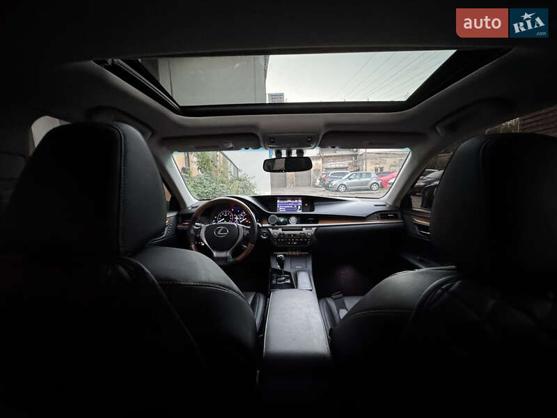 Седан Lexus ES 2013 в Киеве