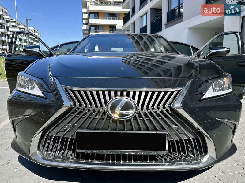 Седан Lexus ES 2018 в Луцьку