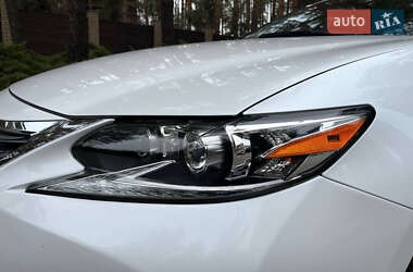 Седан Lexus ES 2015 в 