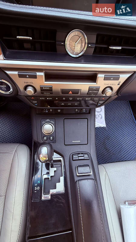 Седан Lexus ES 2013 в Чернигове