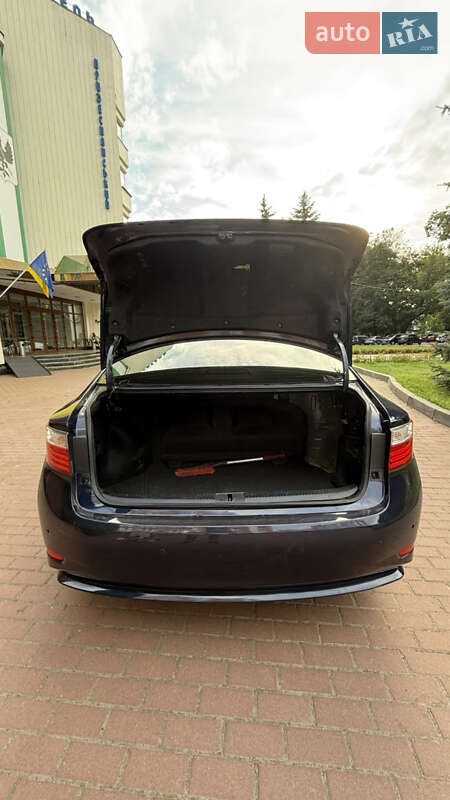 Седан Lexus ES 2013 в Чернигове