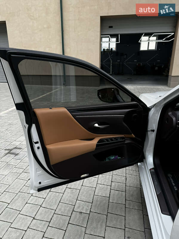 Седан Lexus ES 2021 в Львове фото 14 Седан Lexus ES 2021 в Львове
