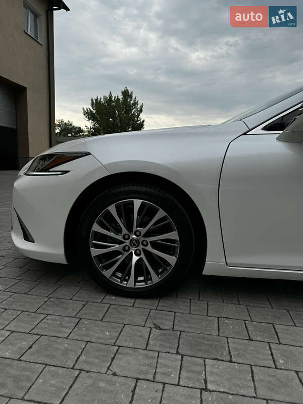 Седан Lexus ES 2021 в Львове фото 26 Седан Lexus ES 2021 в Львове