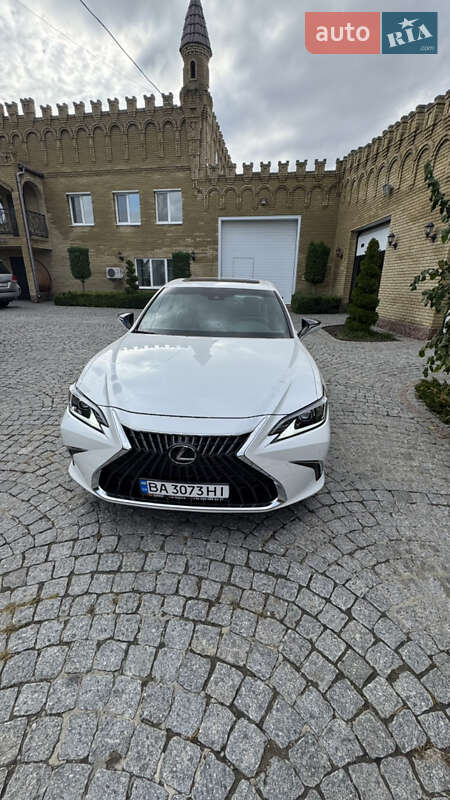 Седан Lexus ES 2024 в Первомайську