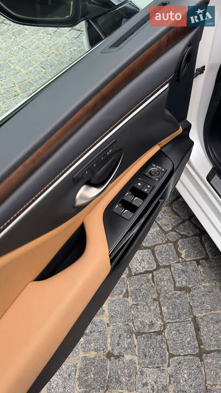 Седан Lexus ES 2024 в Первомайську