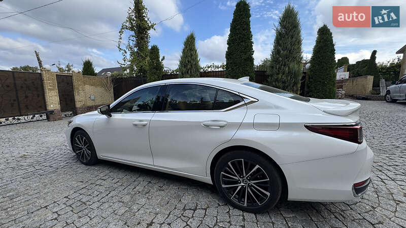 Седан Lexus ES 2024 в Первомайську