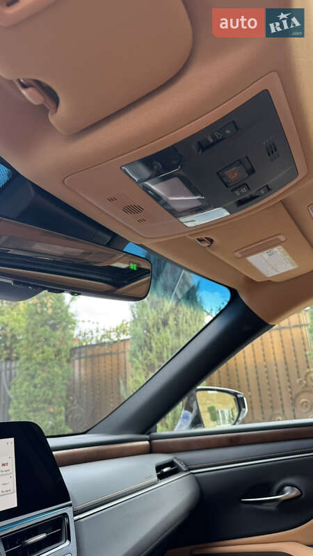 Седан Lexus ES 2024 в Первомайську