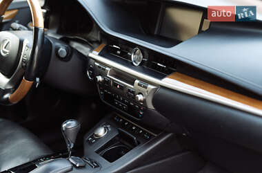 Седан Lexus ES 2015 в 